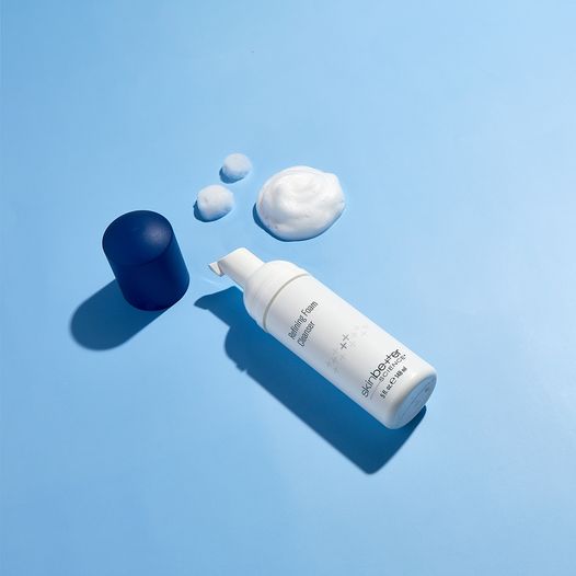 Skinbetter Refining Foam Cleanser - A multi-tasking, velvety-soft cleansing foam that exfoliates and renews skin.